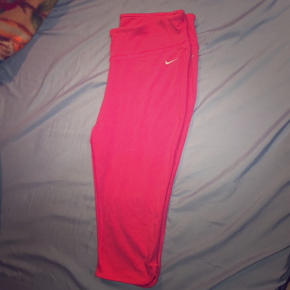 NIKE Capri workout pants ⭐️